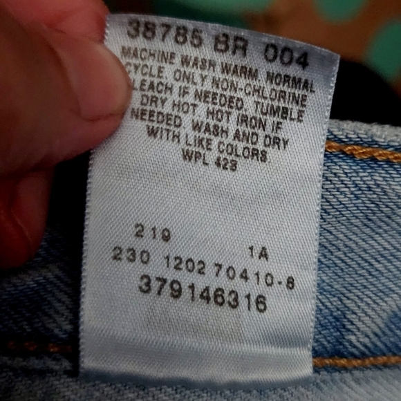 Levi's Light Wash 90's Booty Denim Jean Shorts 100% Cotton Juniors Size 11 EUC - Picture 4 of 4